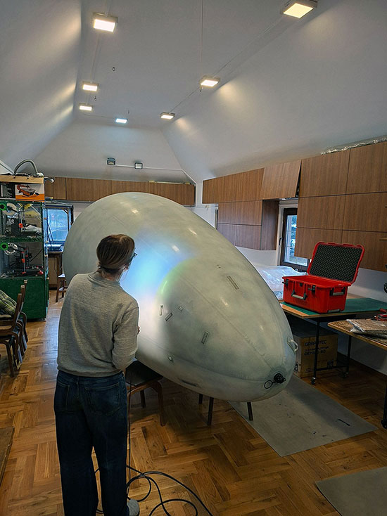 3.5-m-indoor-RC-Blimp-black-deflated